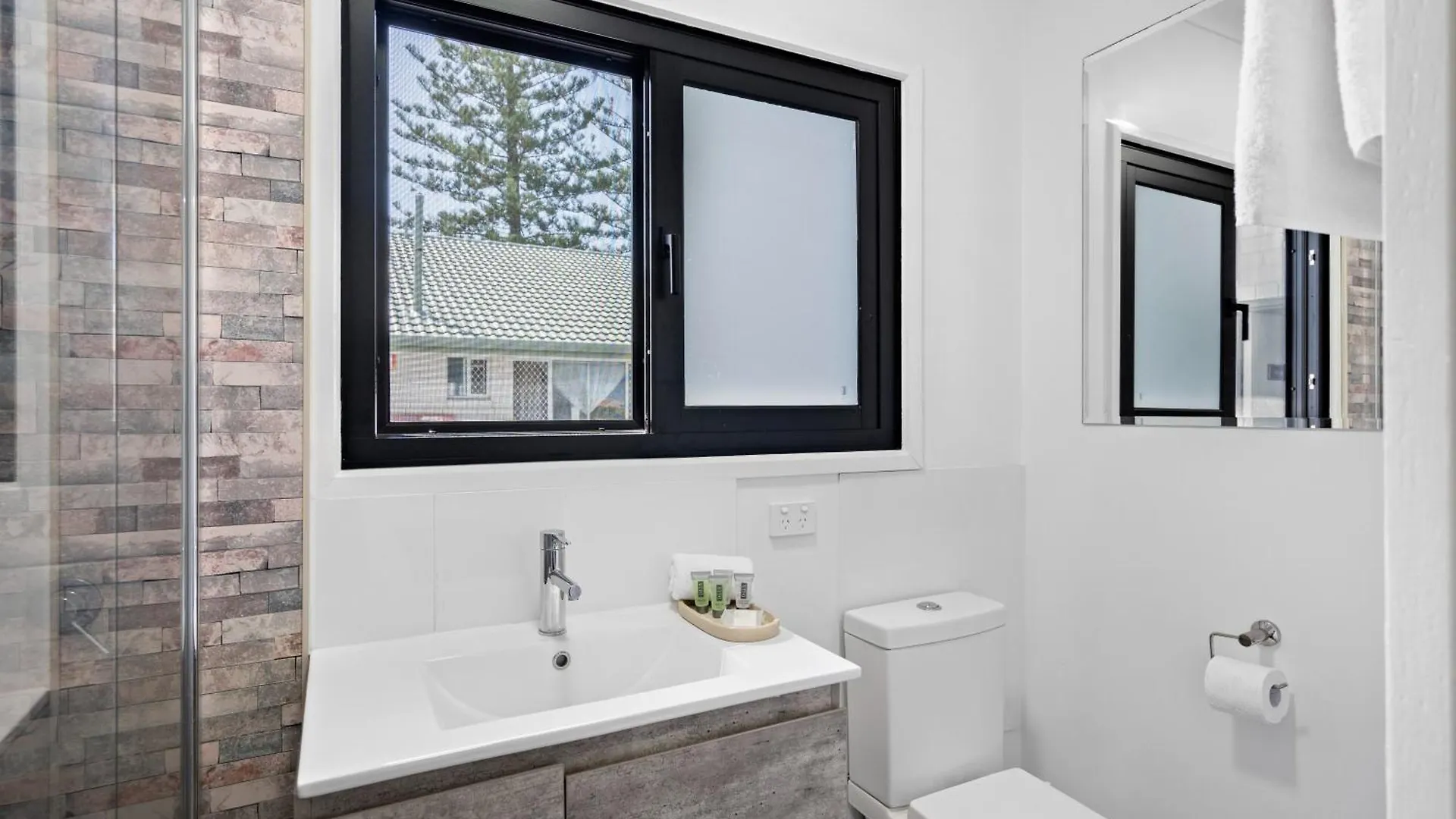Montego Mermaid Beach Motel Gold Coast